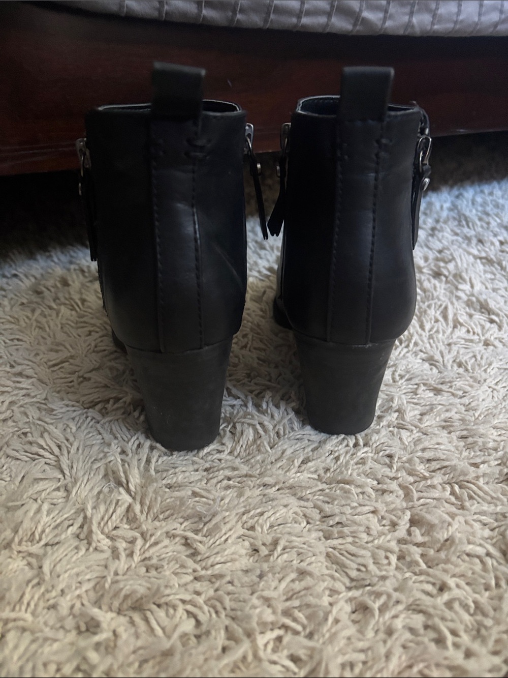 Classic Black Women’s Ankle Boots - Sleek Side-Zip Design - Picture 3 of 9